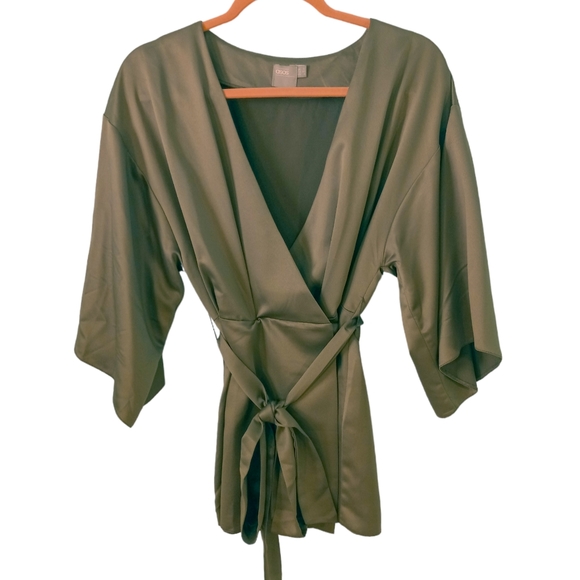 NWOT | Asos Design Women's Green Satin V-neck Wrap Tied Kimono Blouse | US 8 - Picture 4 of 10